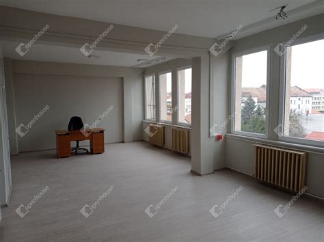 Kiadó irodák .